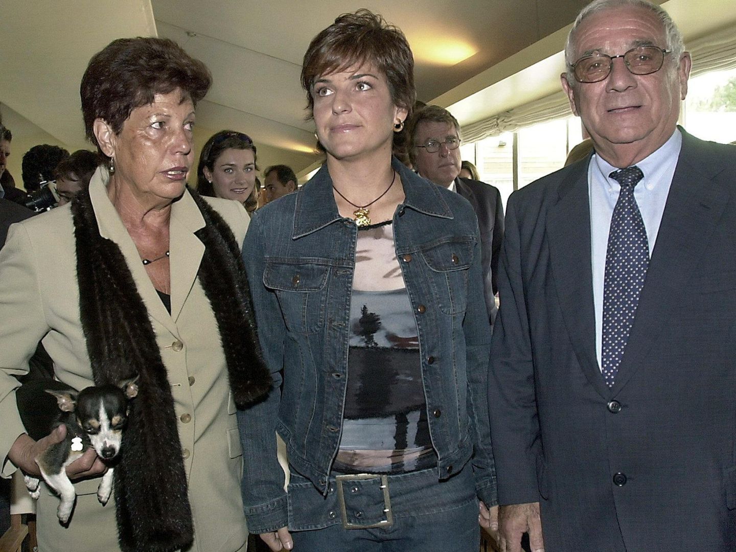 La extenista con sus padres, Emilio y Marisa. (Andreu Dalmau/EFE)