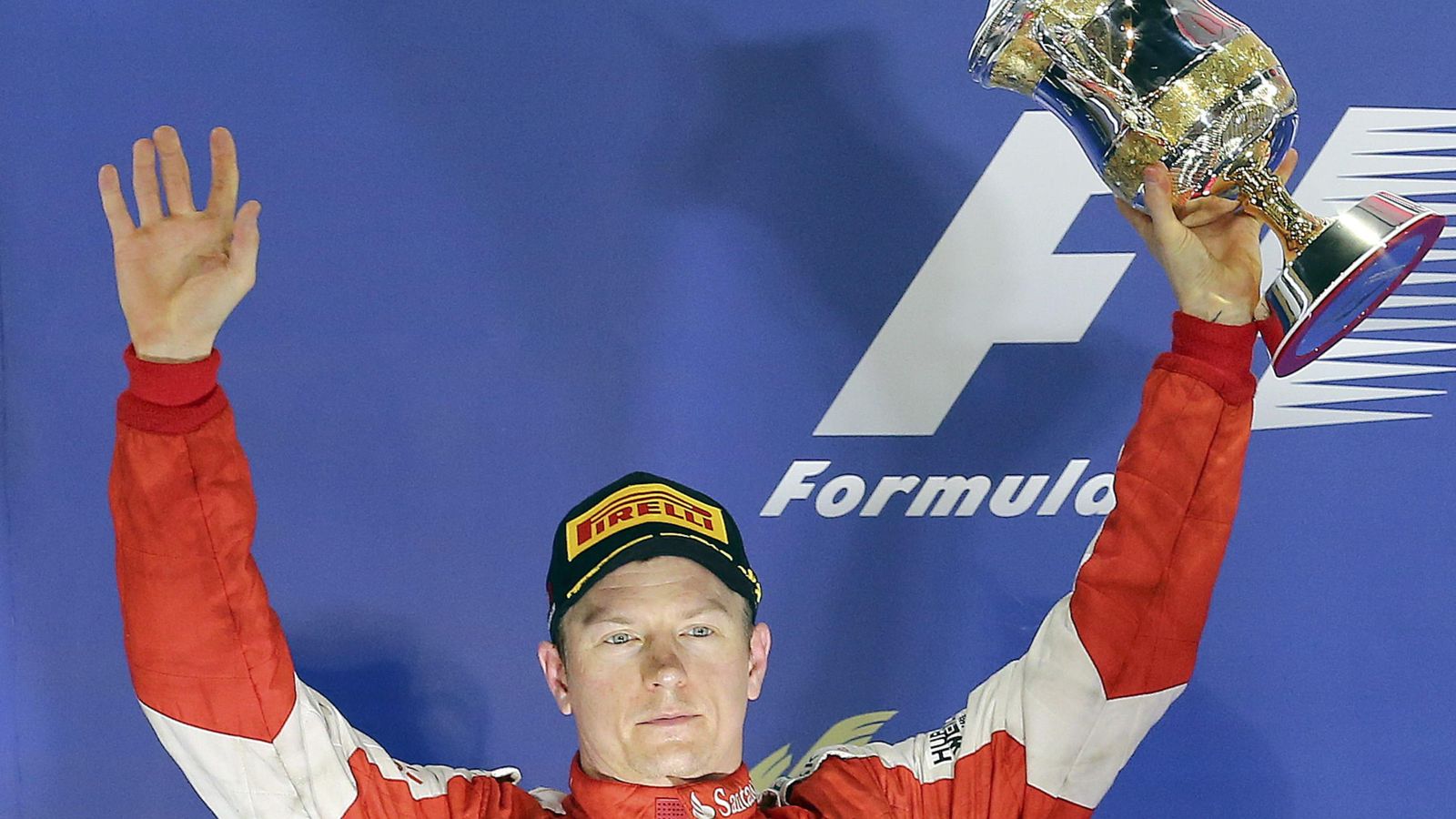 Foto: Kimi Raikkonen en el podio del Gran Premio de Bahréin (Efe)
