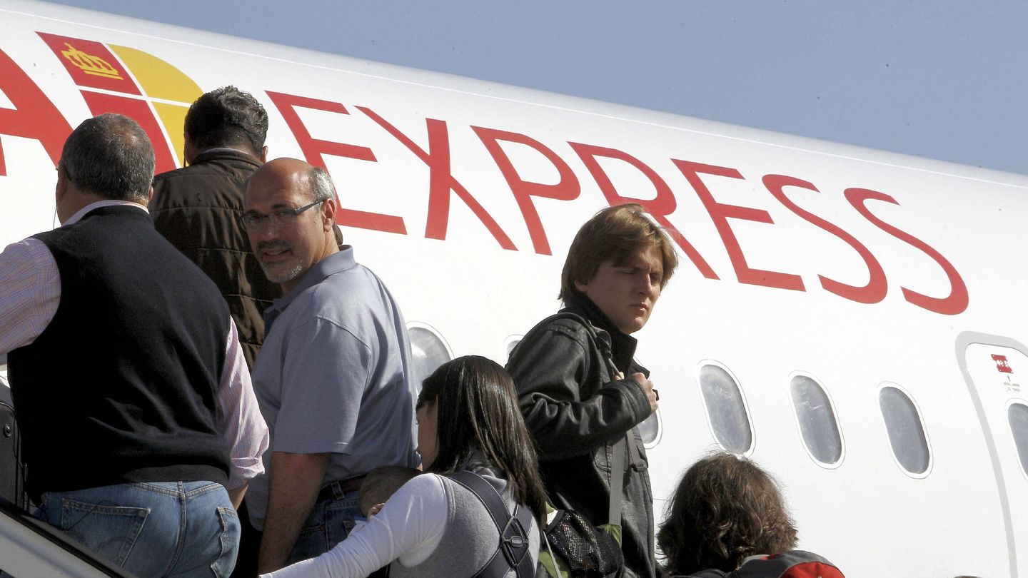 Pasajeros de Iberia Express. (EFE/Kote Rodrigo)