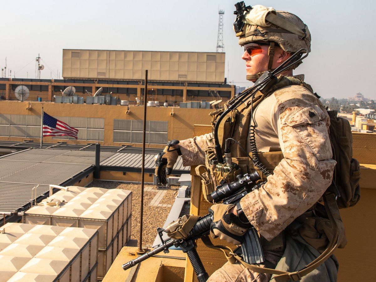 Foto: Un militar estadounidense en la embajada de EEUU en Bagadad. (EFE)