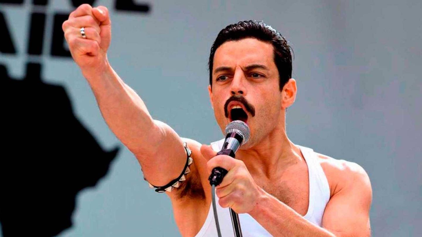 Rami Malek, interpreta a Freddie Mercury en 'Bohemian Rhapsody'. (Mediaset)