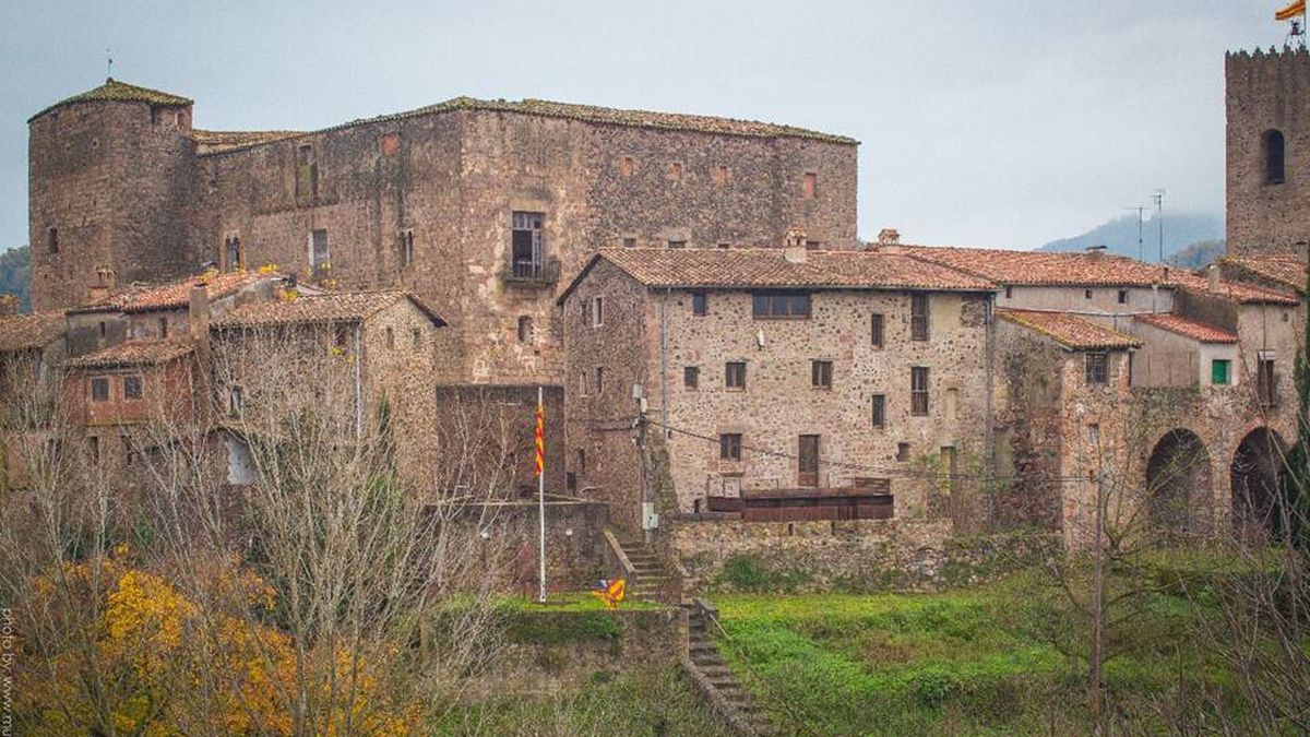De nuevo a la venta, y con rebaja, un castillo medieval en Santa Pau (Girona) por un millón