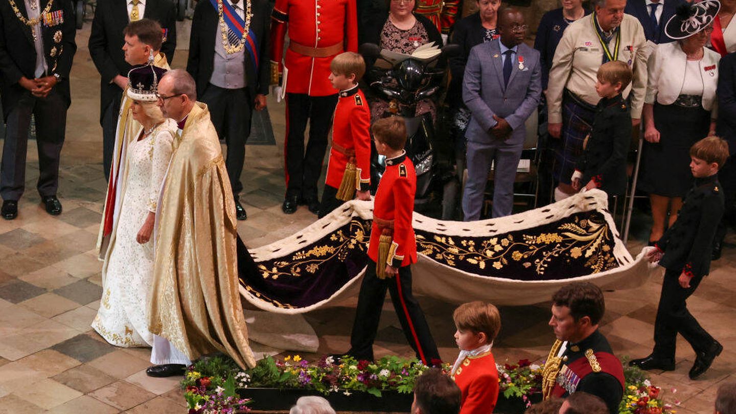 Carlos III y Camila, durante la ceremonia de coronación. (Getty)