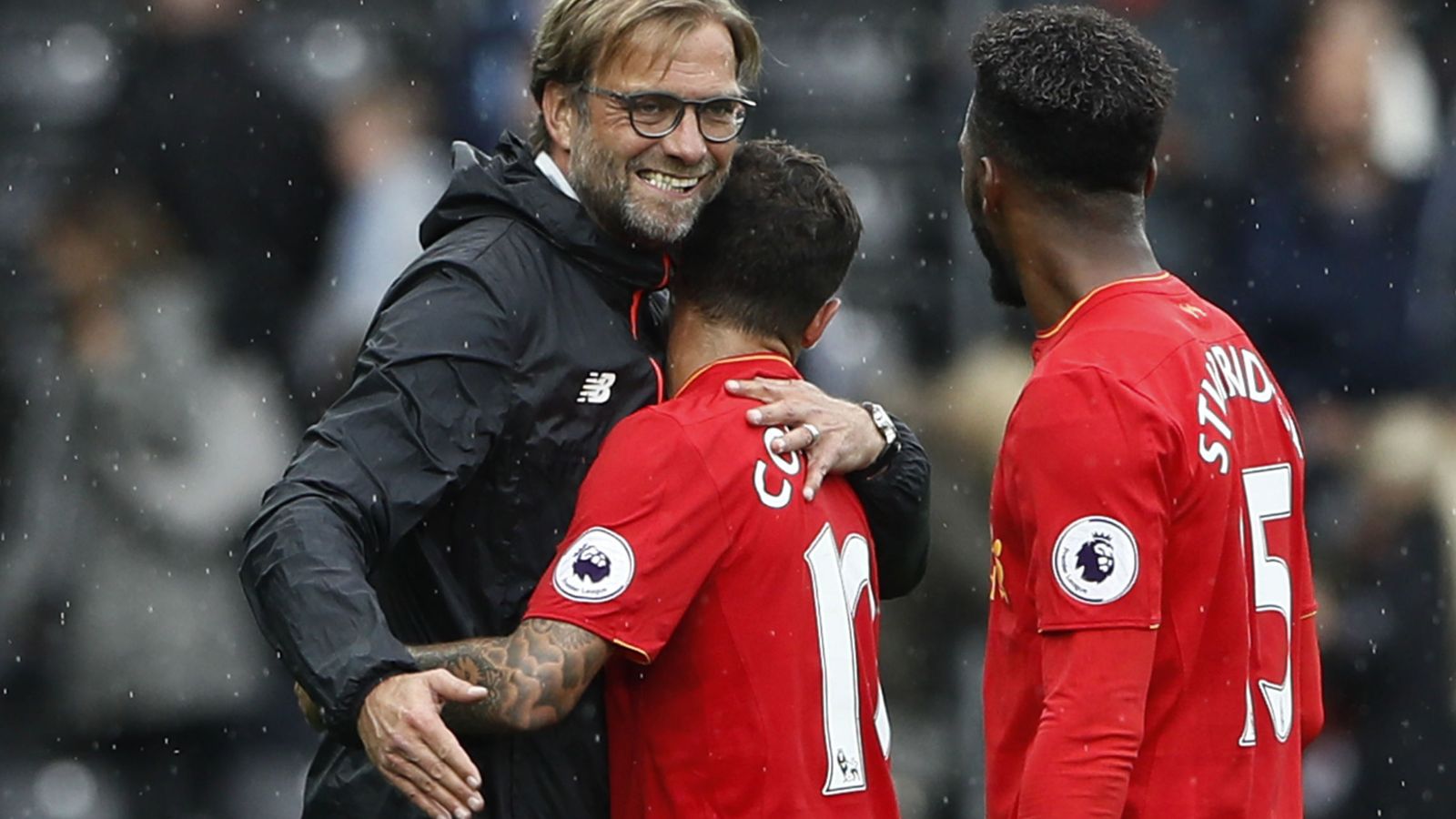 Foto: Liverpool manager juergen klopp celebrates with philippe coutinho and daniel sturridge at the end of the match
