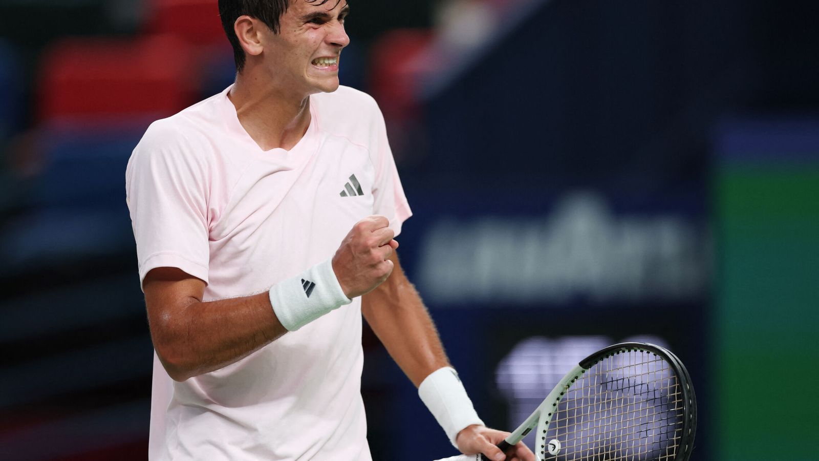 Jódar pasa por encima de Medvedev: habrá final española contra Davidovich en Shanghái (6-3 y 6-4)