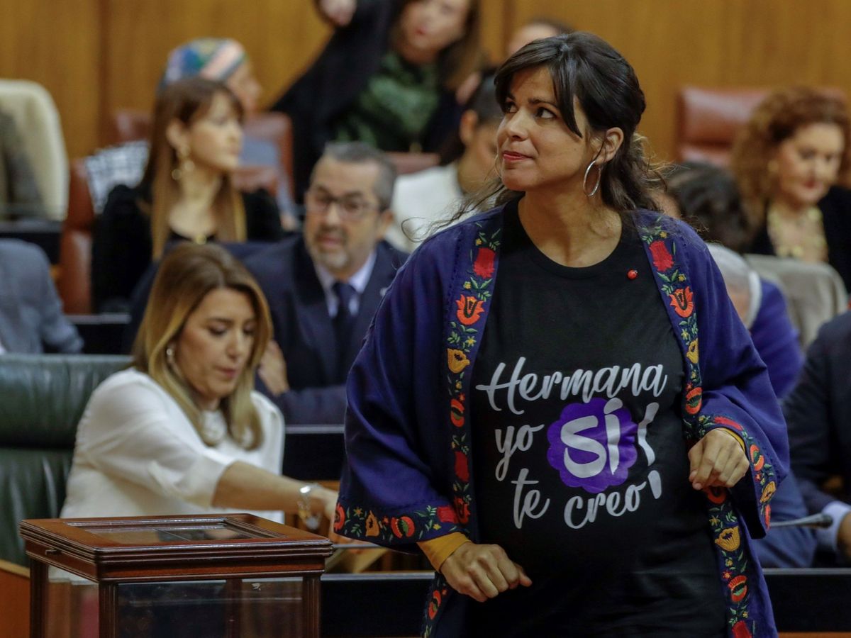 Foto: Teresa Rodríguez, en el Parlamento de Andalucía. (EFE)
