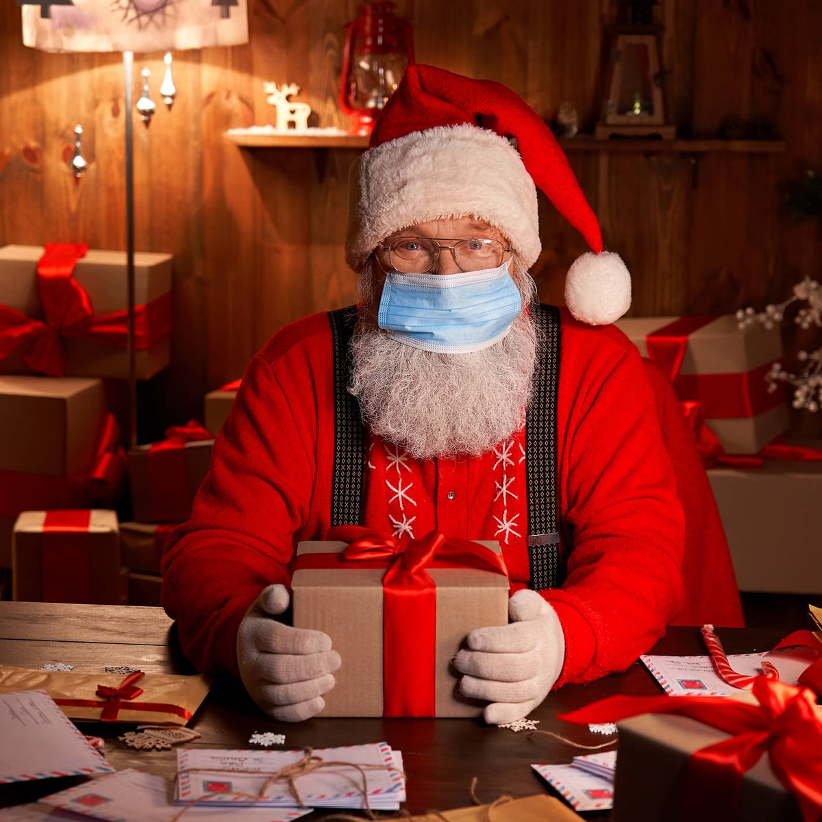 Más allá de Papá Noel: quién trae los regalos otros países