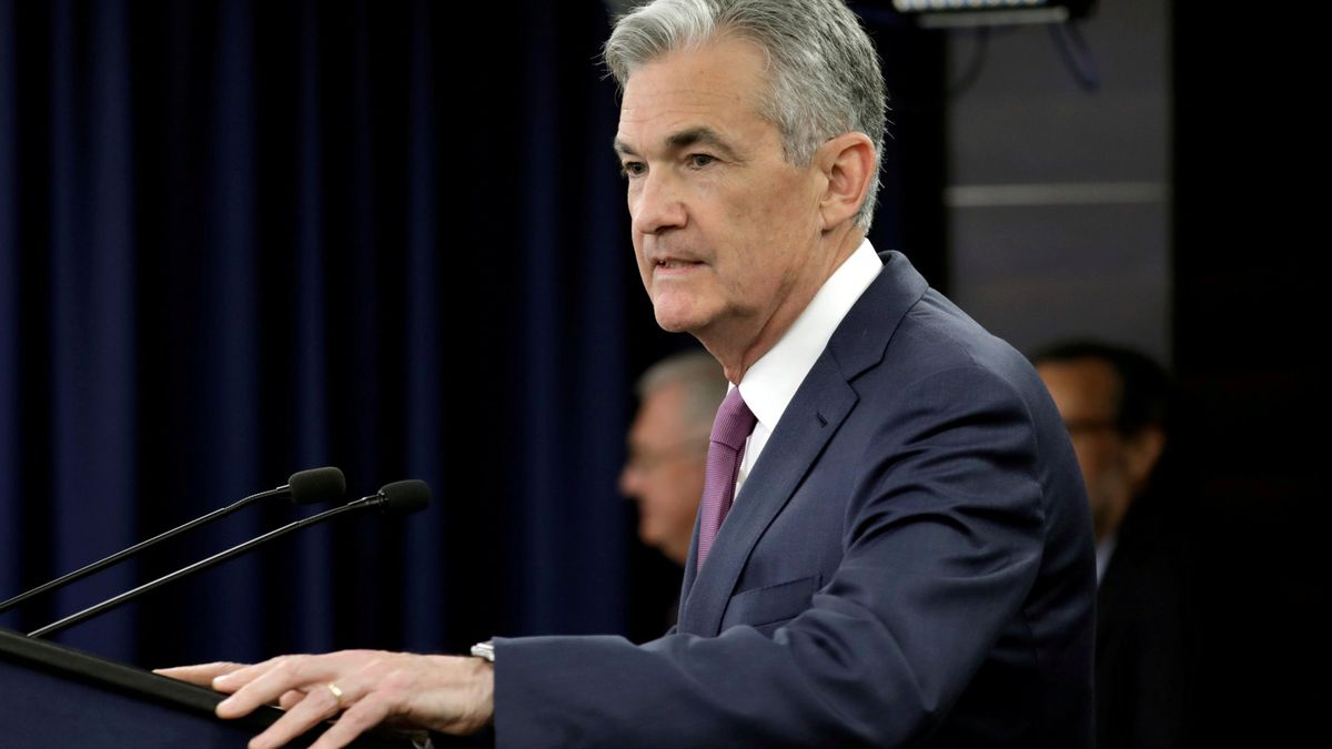 La Fed mantiene tipos y su plan de dos alzas más en 2018 pese a las críticas de Trump