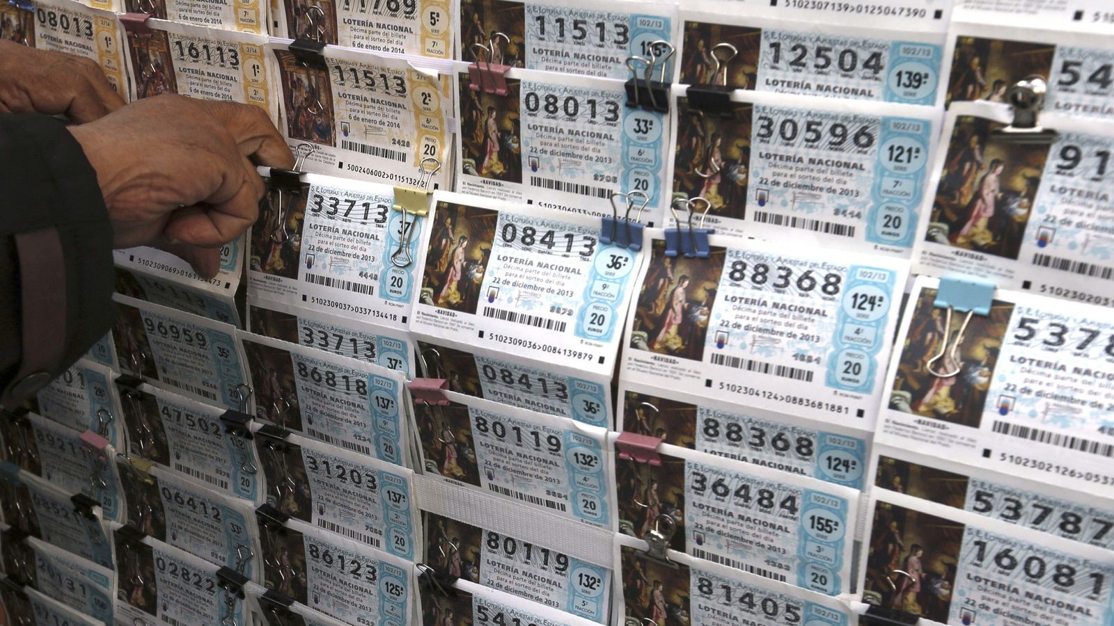 Foto: La venta de décimos en la Lotería de Navidad. (EFE)