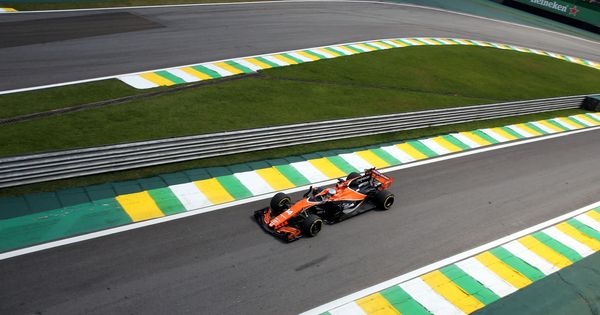 Foto: El McLaren MCL32 en el GP de Brasil. (Reuters)