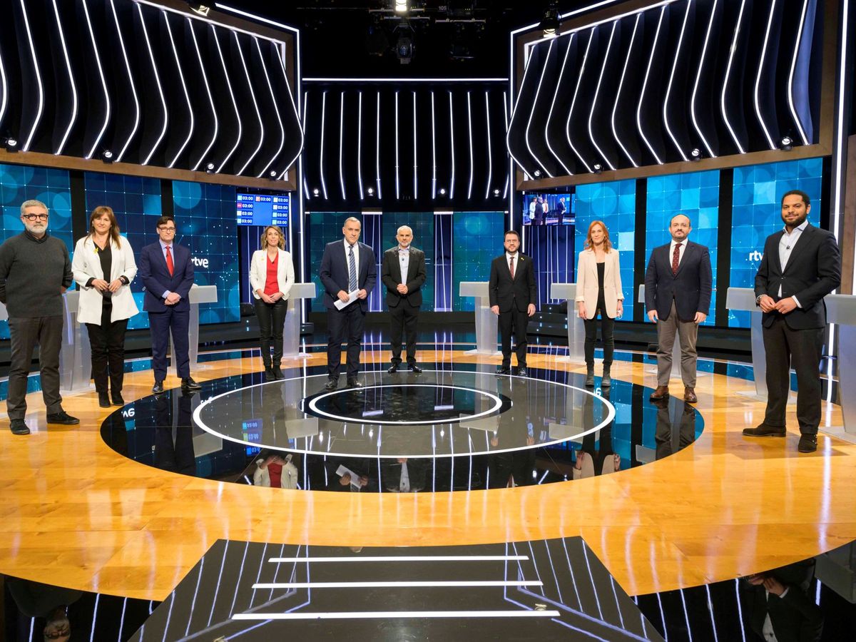 Foto: Los nueve principales candidatos a presidir la Generalitat, en el debate de RTVE. (EFE)