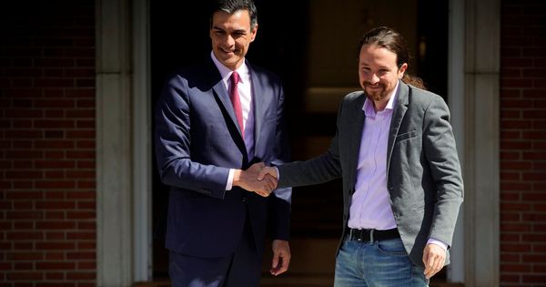 Foto: Pedro Sánchez recibe a Pablo Iglesias, líder de Unidas Podemos, este 7 de mayo en la Moncloa. (Reuters)