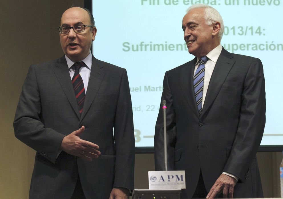 Foto: El ex presidente de la AEB, Miguel Martín (d), y su sucesor José María Roldán. (EFE)