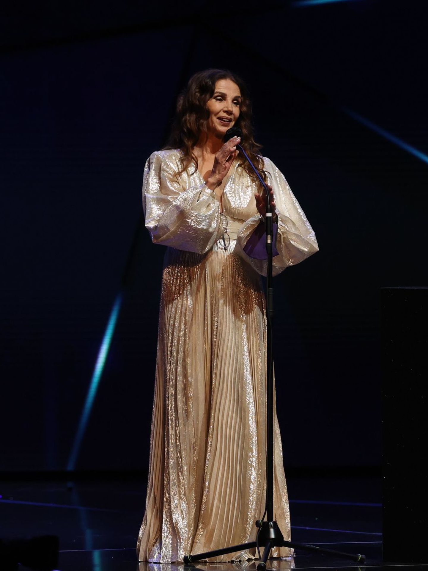 La actriz Victoria Abril, tras recibir el Premio Feroz de Honor 2021. (EFE)