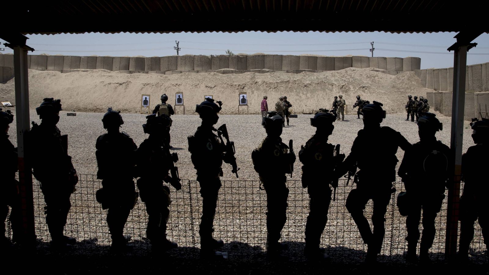Foto: Soldados iraquíes entrenan en el Centro Antiterrorista de Bagdad durante una visita del Secretario de Defensa de EEUU, Ash Carter, en julio de 2015 (Reuters)