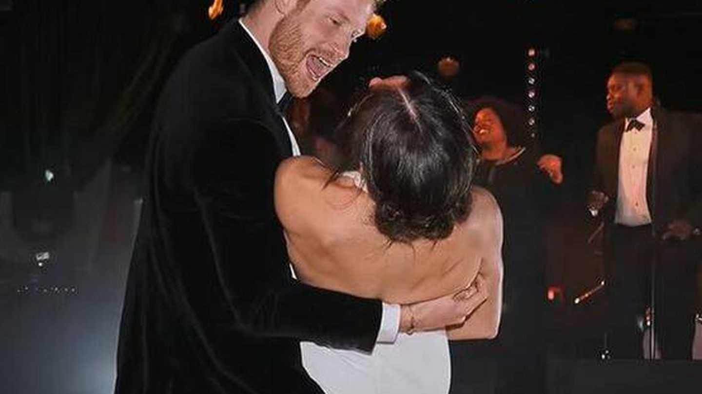  Harry y Meghan, en su primer baile como marido y mujer. (Netflix)