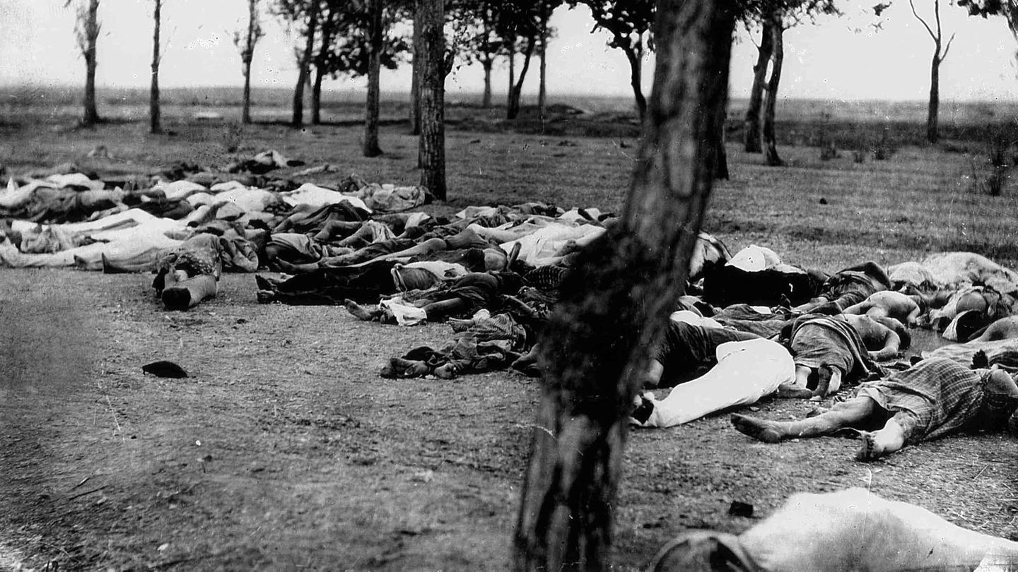Una fila de cadáveres de armenios durante el genocidioen una imagen del libro 'Ambassador Morgenthau's Story', de Henry Morgenthau (CC)