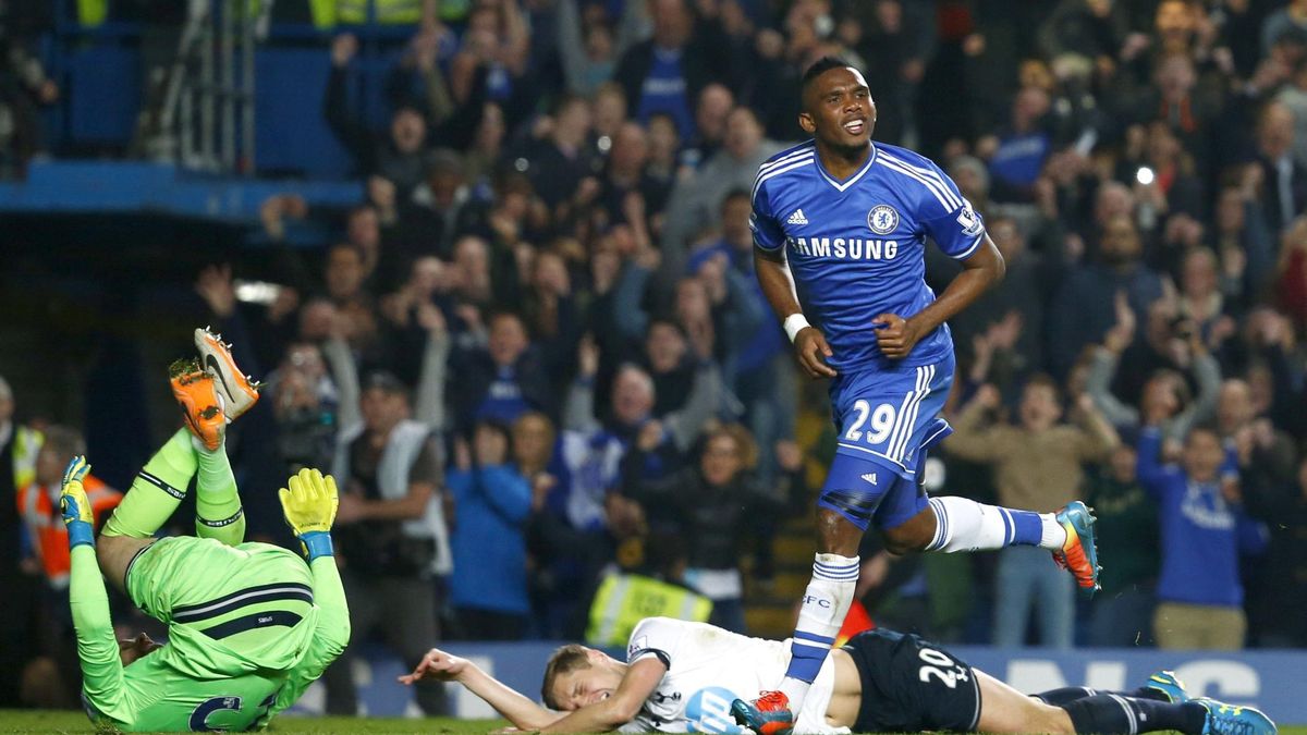 El 'abuelo' Samuel Eto'o manda un recado a Mourinho y mantiene líder al Chelsea