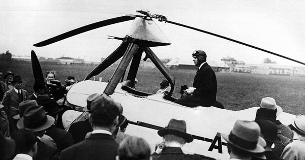 Foto: El inventor murciano, con su autogiro (Archivo RTVE)