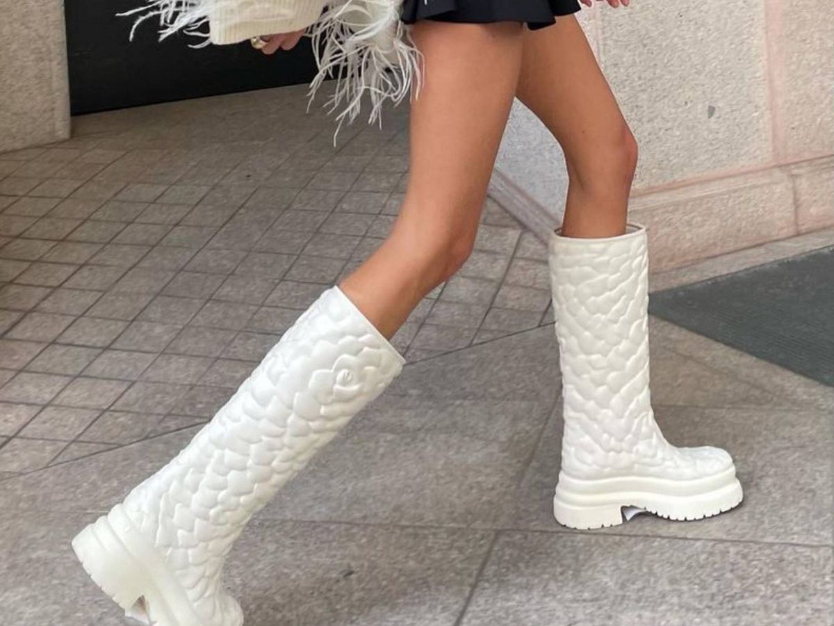 Foto: La botas de Valentino que son una plaga en las redes sociales. (Instagram @camillecharriere)