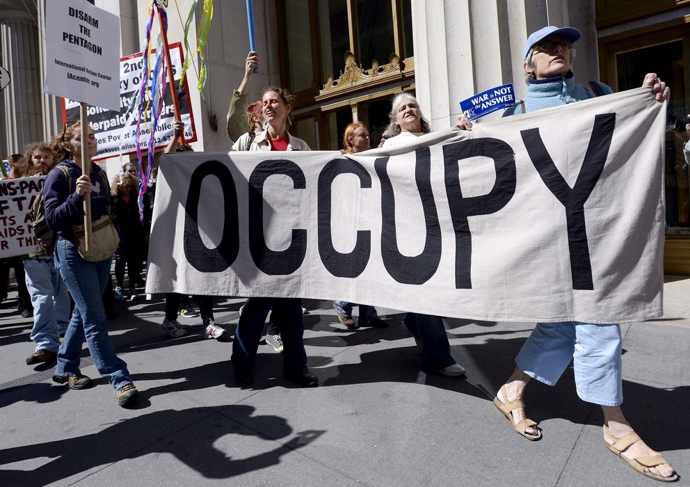Foto: Manifestantes durante una protesta en el segundo aniversario del nacimiento del movimiento 'Ocupa Wall Street', en Nueva York, EE.UU. (Efe)