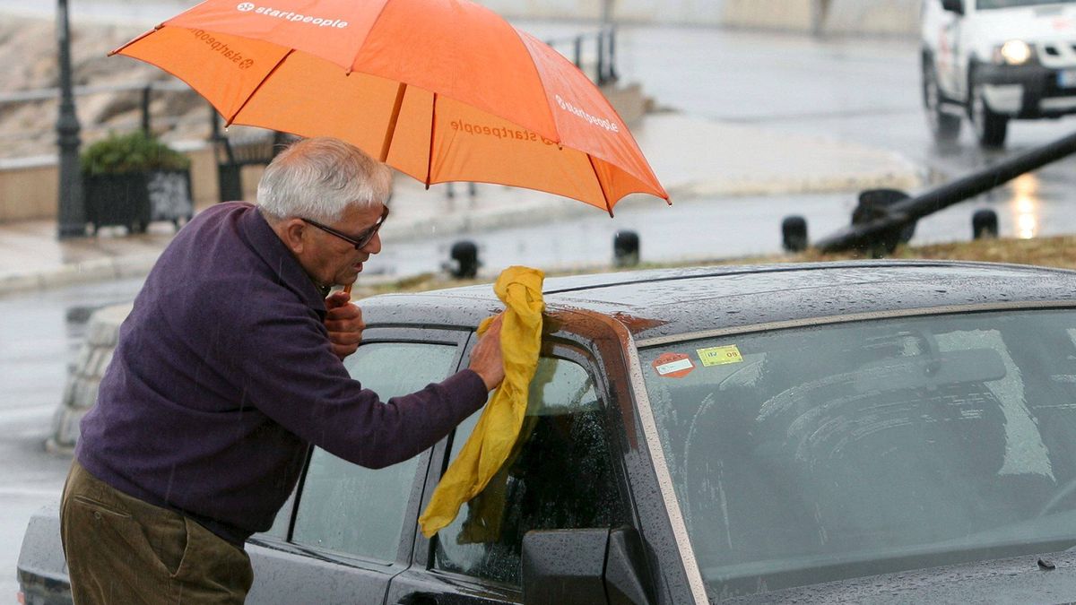 Las multas que te pueden poner (y no sabías) conduciendo tu coche con lluvia