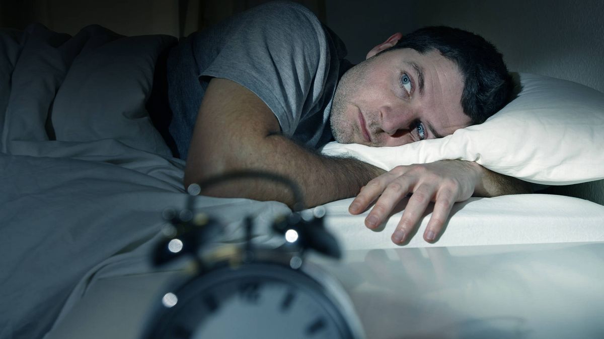 El grave peligro que corren los hombres cuando duermen menos de 5 horas al día