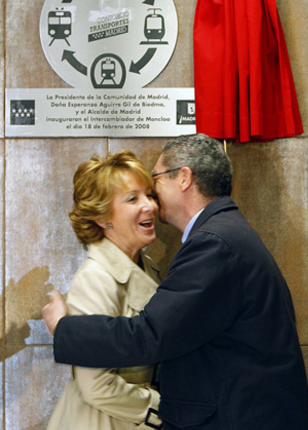 Foto: Aguirre y Gallardón se dan el beso más esperado