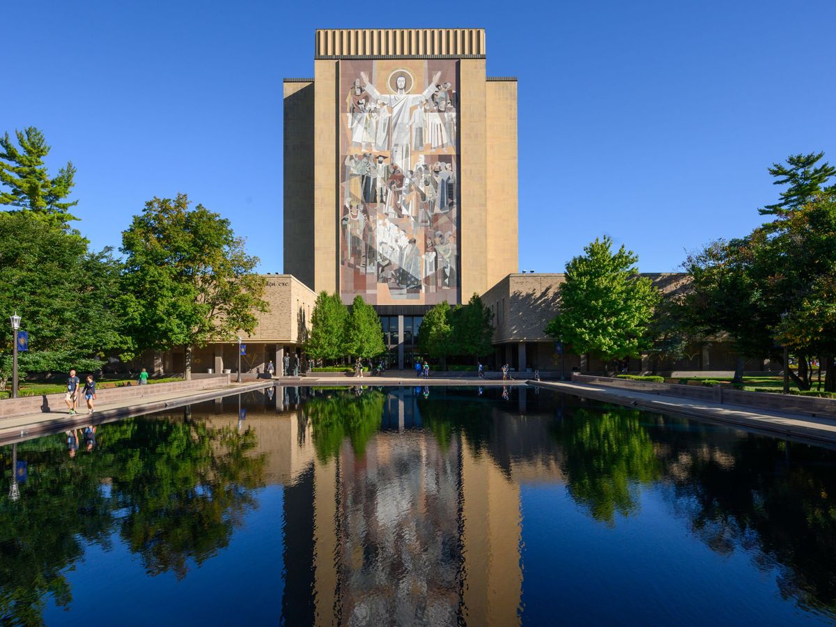 Foto: La Universidad de Notre Dame ha suspendido dos semanas las clases presenciales (Matt Cashore-USA TODAY Sports) 