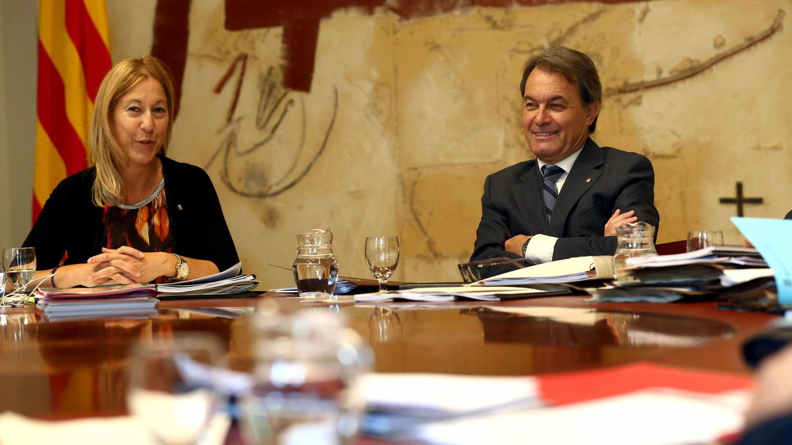 Foto: El presidente de la Generalitat, Artur Mas, y la vicepresidenta del gobierno, Neus Munté (i). (EFE)