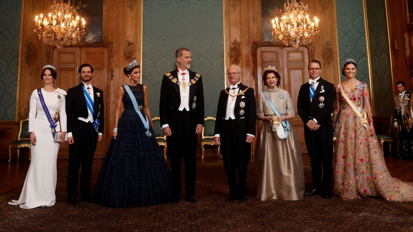 La familia real sueca, con don Felipe y doña Letizia. (EFE/Juanjo Martín)
