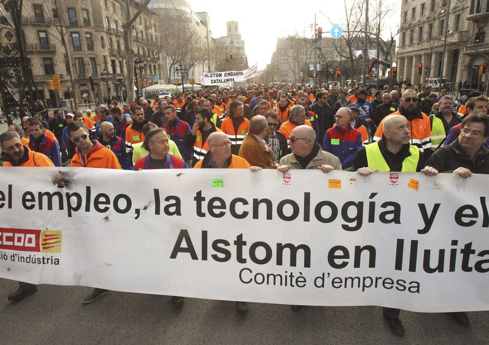 Foto: Manifestación de la plantilla de la fábrica de Alstom en Santa Perpètua de Mogoda. (EFE)