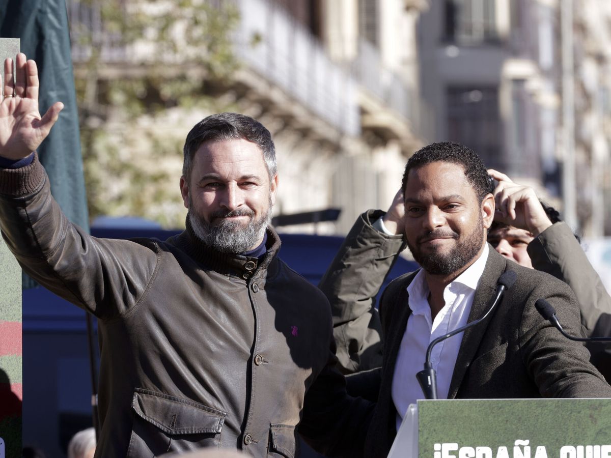 Foto: Santiago Abascal, junto a Ignacio Garriga, durante un acto de Vox. (EFE/Quique García)