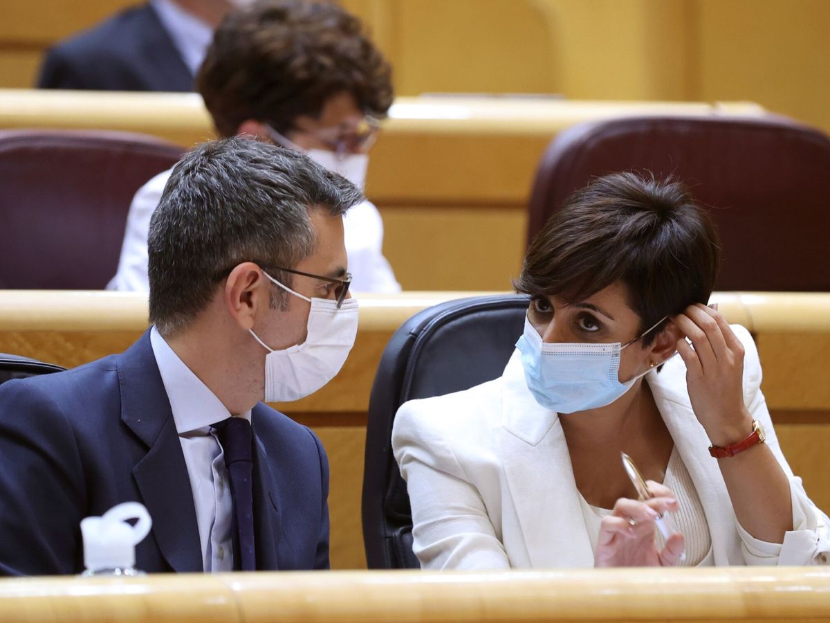 Foto: Félix Bolaños e Isabel Rodríguez, en el Senado. (EFE)