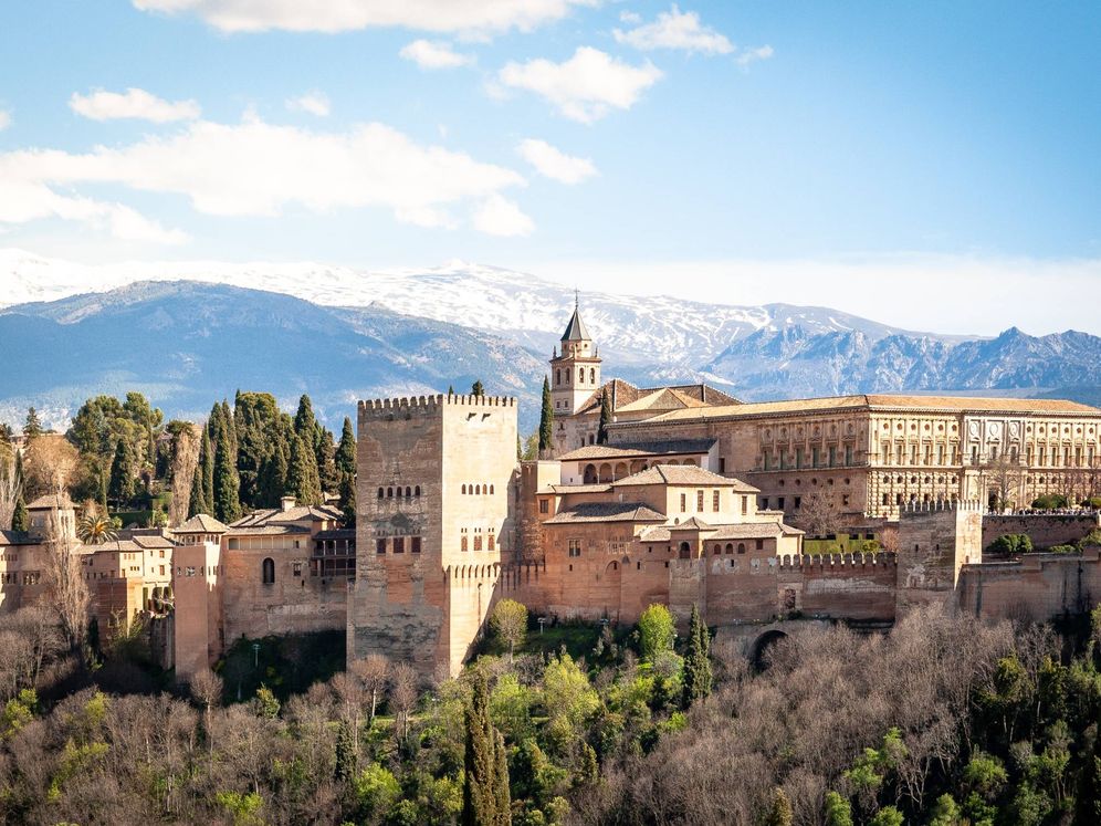 Foto: Vista general de la Alhambra de Granada. (Unsplash)