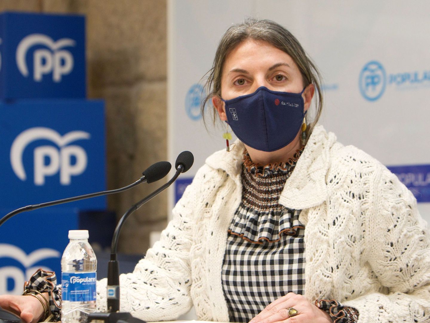  La delegada de la Xunta en Pontevedra, Luisa Piñeiro, durante la rueda de prensa en la que renunció a sus cargos tras la sentencia del TSJG. (Efe)