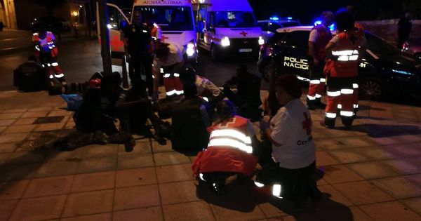 Foto: Los servicios de emergencia atienden a varios heridos. (Cruz Roja)