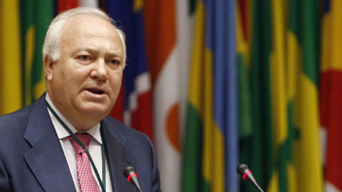 Crece el malestar contra Moratinos en Exteriores por repartir embajadas entre políticos afines