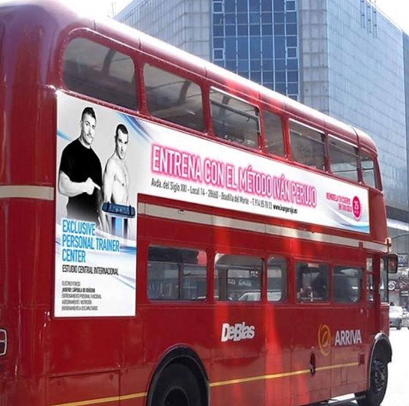 Autobús con el anuncio publicitario