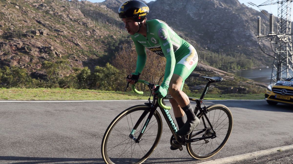 Roglic recupera el liderato en la Costa da Morte y la Vuelta se aprieta