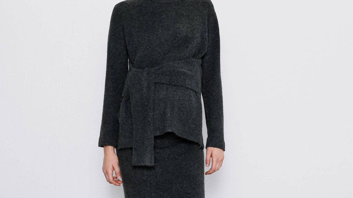 El conjunto de falda y jersey de Zara Mum que hará lucir trendy a las embarazadas 