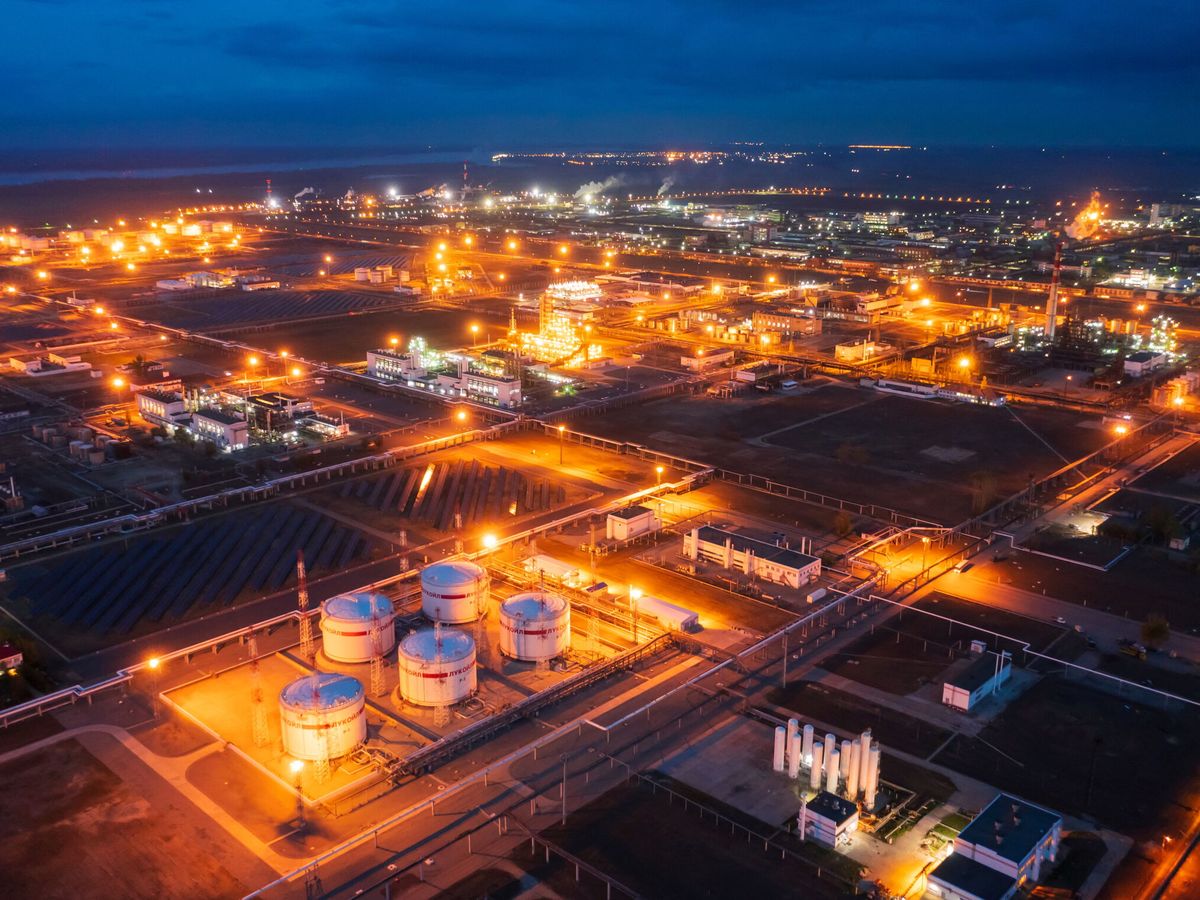 Foto: Refinería de petróleo de Lukoil, en Volgogrado. (Reuters)