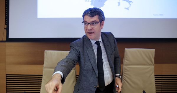 Foto: El ministro de Energía, Álvaro Nadal, en una comparecencia. (EFE)