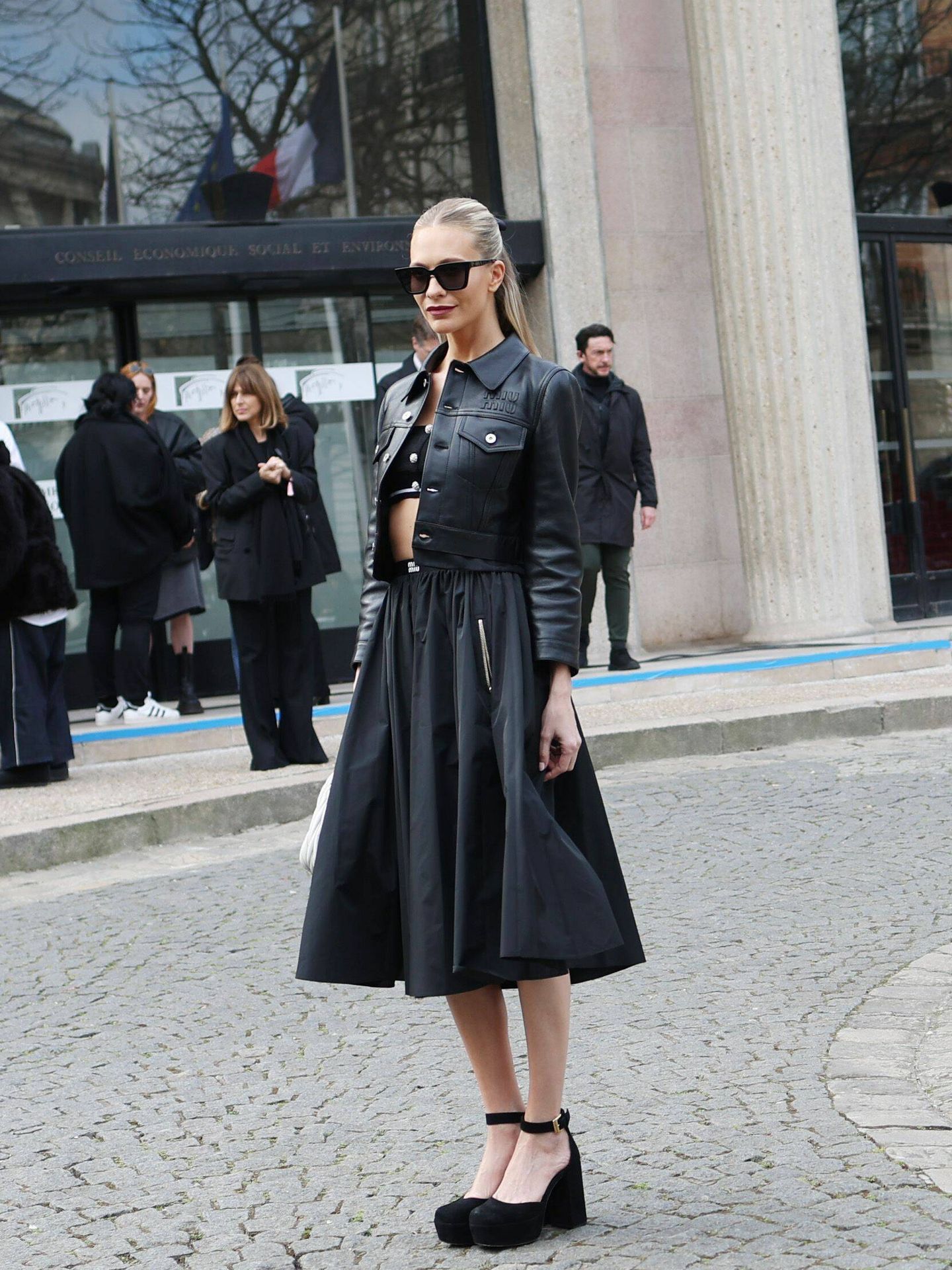 La modelo británica Poppy Delevingne en el street style. (Getty Images)