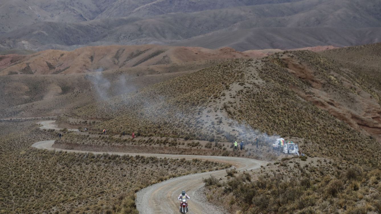 Foto: Joan Barreda, durante la etapa de este viernes entre Tupiza y Oruro (David Fernández/EFE)