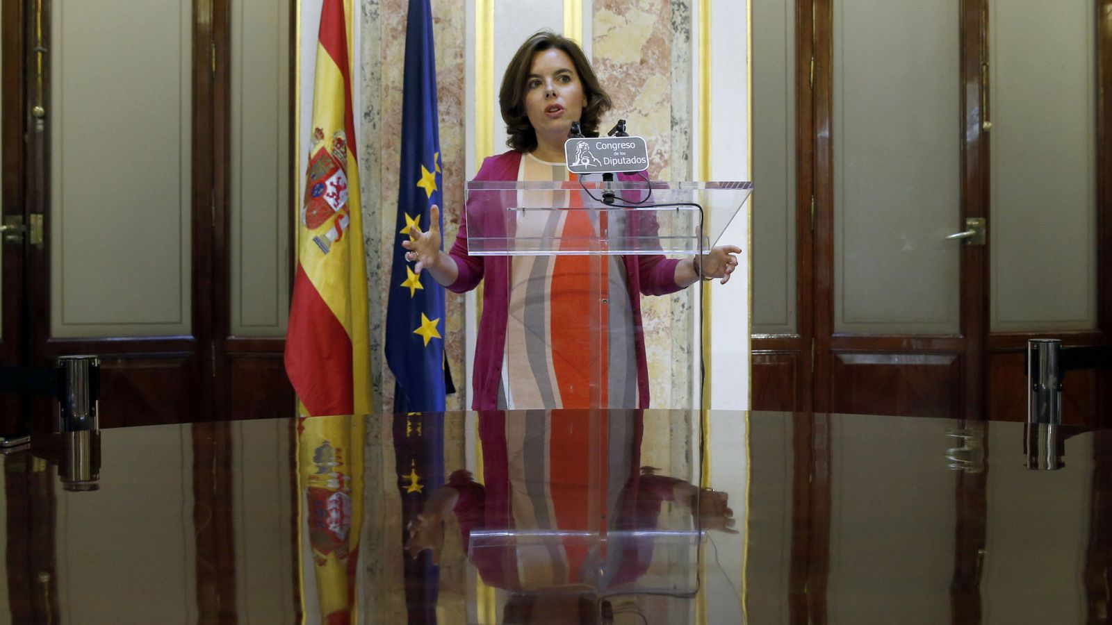 Foto: La vicepresidenta del Gobierno, Soraya Sáenz de Santamaría, durante su comparecencia de este miércoles. (Efe)
