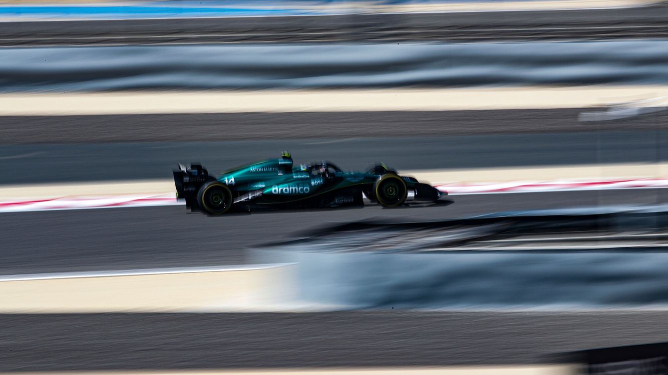 Foto: F1, test de pretemporada en Bahrein: horario, dónde ver y última hora de Fernando Alonso y Carlos Sainz EFE EPA ALI HAIDER 