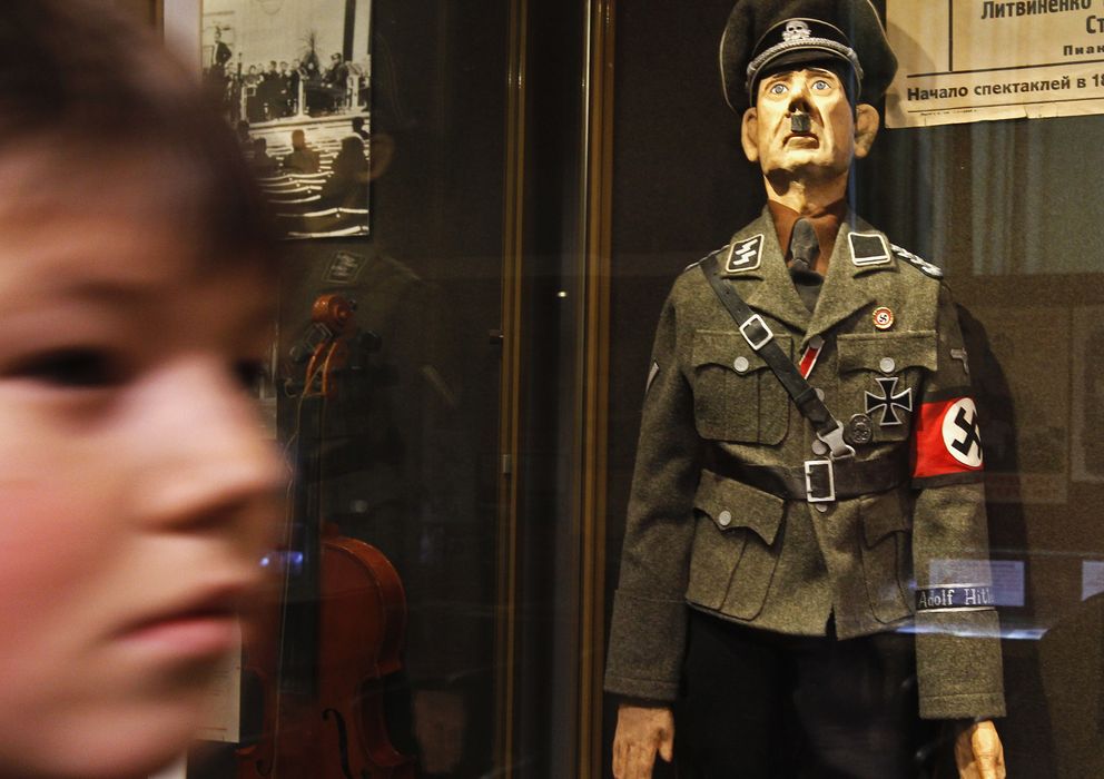 Foto: Muñeco de Hitler en el Museo de la Defensa y el Cerco de Leningrado (REUTERS)