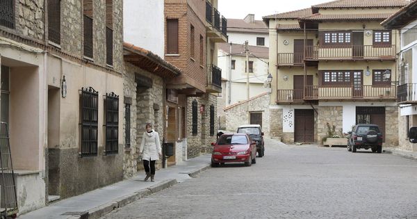 Foto: Vista de una de las calles de Orihuela del tremedal, Bronchales, pueblo de Teruel, cuyo índice de población es menor que Laponia. (EFE)