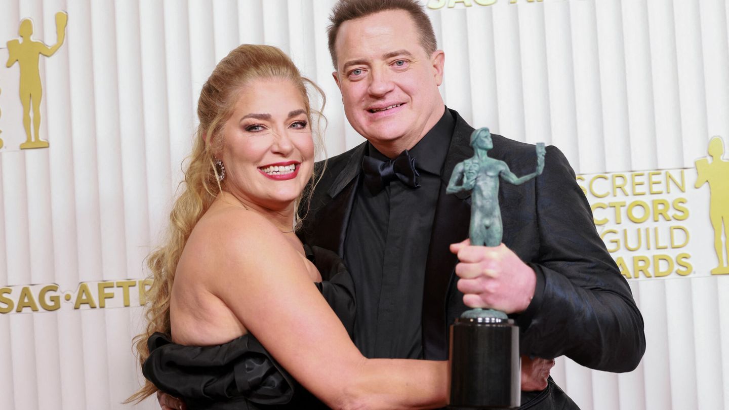 Brendan Fraser y su novia, Jeanne Moore, celebran el premio del Sindicato de Actores. (Reuters)